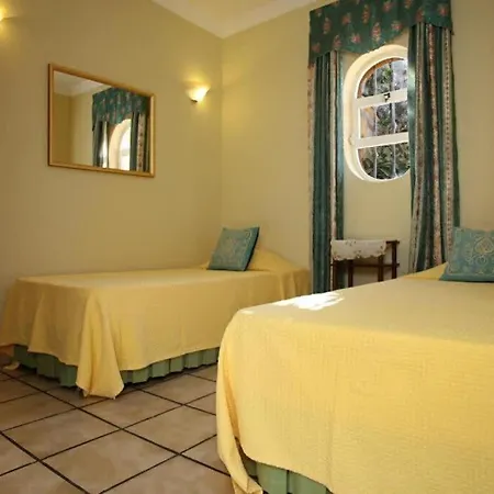 Juniper Fenced Pool Spacious House Vakantiehuis *