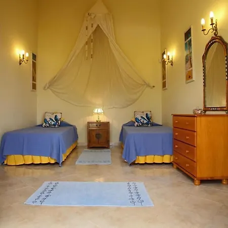 Vakantiehuis Juniper Fenced Pool Spacious House *