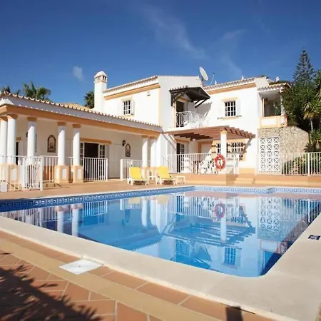 Vakantiehuis Juniper Fenced Pool Spacious House