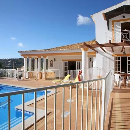 Vakantiehuis Juniper Fenced Pool Spacious House *