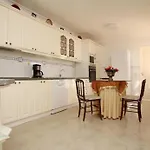 Juniper Fenced Pool Spacious House Villa *