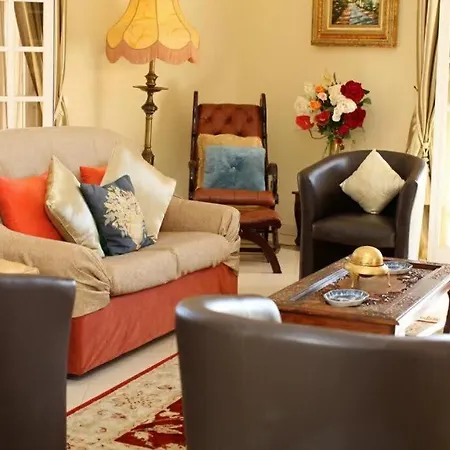 Semesterbostad Juniper Fenced Pool Spacious House