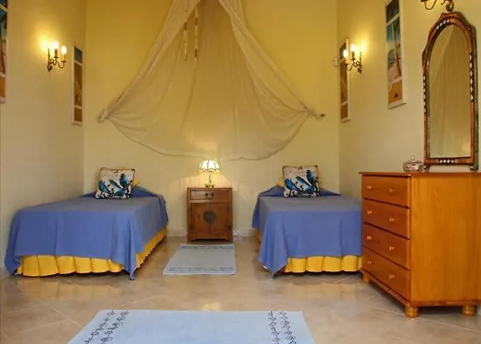 Semesterbostad Juniper Fenced Pool Spacious House *