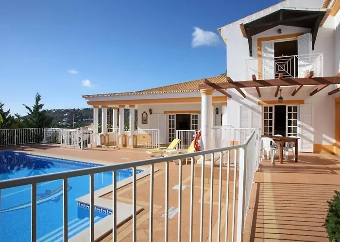 Semesterbostad Juniper Fenced Pool Spacious House *